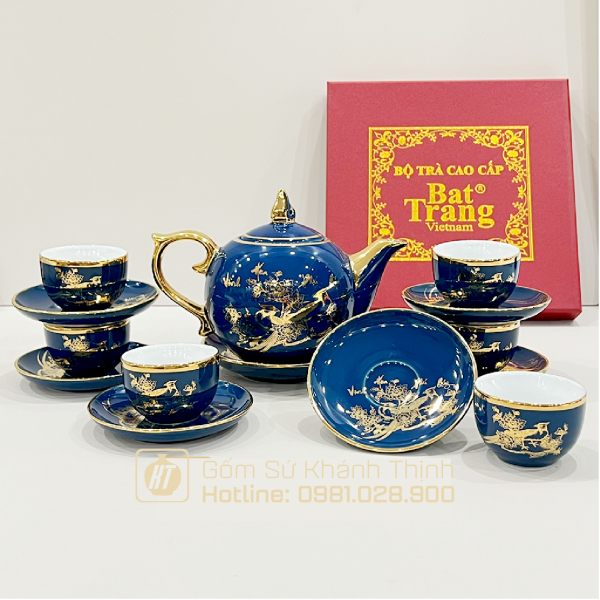 Quà tặng bộ ấm chén in logo màu Chop hải bích bệt vàng, họa tiết VK