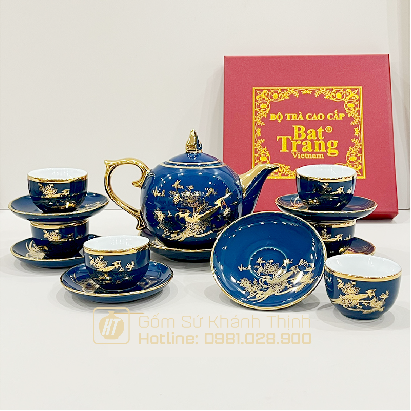 Quà tặng bộ ấm chén in logo màu Chop hải bích bệt vàng, họa tiết VK