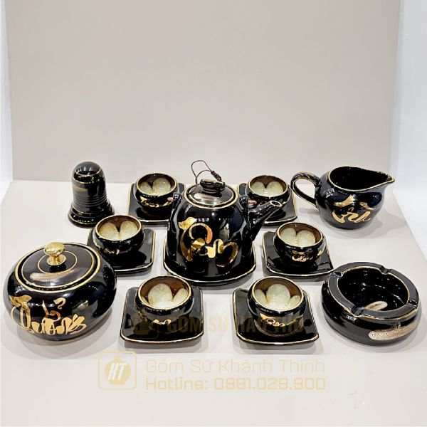 Quà tặng bộ ấm chén in logo siêu xước chỉ VK chữ thư pháp